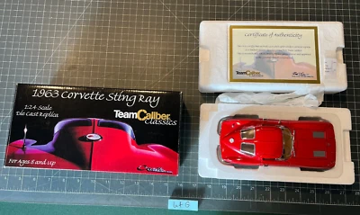 1963 Chevrolet Corvette Stingray Team Caliber Classics Die Cast escala 1:24 LN EX - Imagem 1 de 4