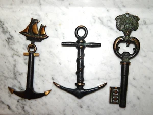 3 alte Korkenzieher Metall Messing patiniert Dekor : Anker Segelschiff Schlüssel - Picture 1 of 3