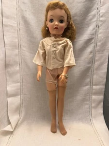 Bambola vintage Miss Revlon originale gioielli orologio collant biancheria intima - Foto 1 di 9