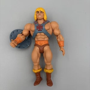 Figura de acción He-Man Origins Masters of the Universe con escudo Mattel 2020 - Imagen 1 de 12