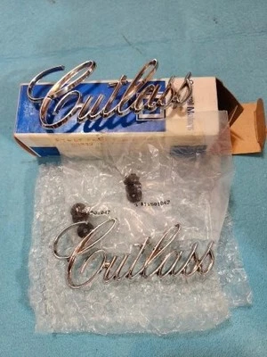 NOS 231212 PLACA DE IDENTIFICACIÓN CUTLASS 1971 A 1975 OLDSMOBILE Foto 1 de 3