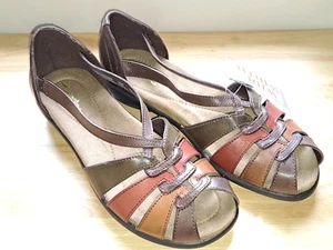 ¡NUEVO CON ETIQUETAS! Sandalias de cuero marrón Thom McAn/talla 9 W para mujer punta abierta cuero cómodo - Imagen 1 de 7