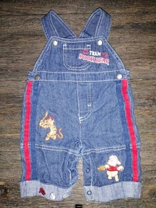 Salopette bavaglino denim Disney Winnie The Pooh 0-3 mesi squadra di baseball orso Pooh - Foto 1 di 7