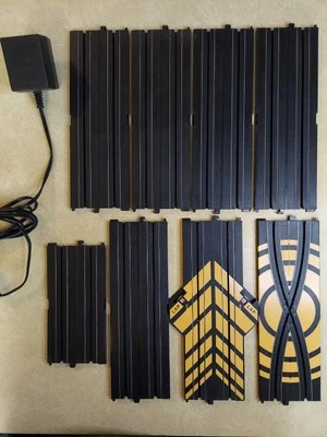 Lote de Life Like Track & Power Adapter Contador de Vueltas Cross Over ST Track Foto 1 de 4