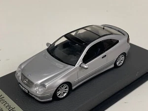 1/43 Minichamps Mercedes C class W203 2000 to 2007 Silver Leather base A1068 - Picture 1 of 9