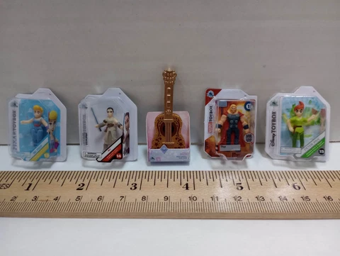 5 ZURU Disney Mini Brands- Bo Peep, Rey, Rapunzel's GOLD Guitar, Thor, Peter Pan Cover