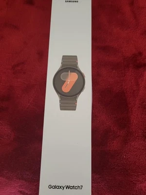 Samsung Galaxy Watch 7 40mm Bluetooth Smart Watch - Green SM-L300 New & Sealed - Image 1 of 2