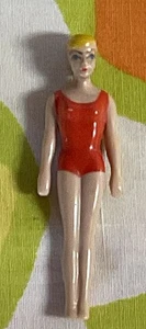 Barbie en miniatura rara 1965 en traje de baño rojo de Skipper Just for Fun Pak - Imagen 1 de 8