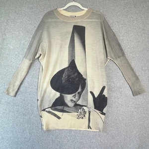 Suéter para mujer estampado obras de arte cuello redondo mediano beige gris - Imagen 1 de 6