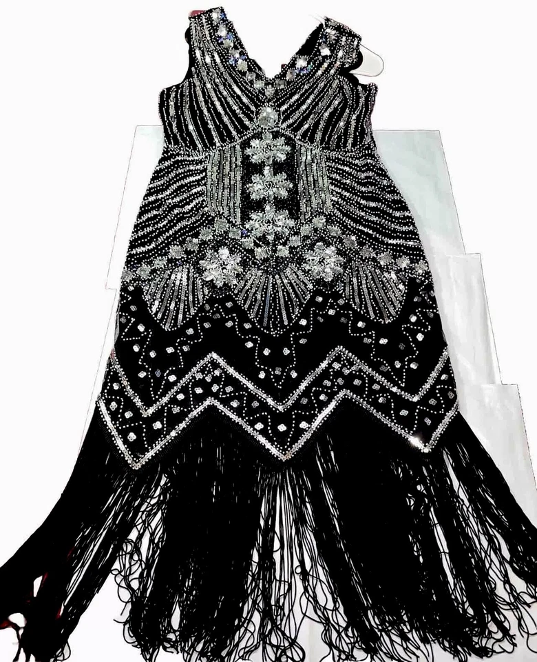 JUEGO DE ENVOLTURA DE VESTIDO Y ENCAJE FLAPPER NEGRO PLATEADO flecos sin mangas lentejuelas largas S M Foto 1 de 4