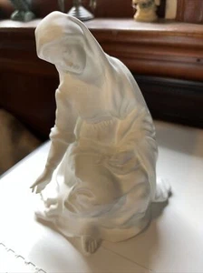 LENOX The Nativity Collection Mary 5.5" Figurine White Bone China Replacement - Picture 1 of 3