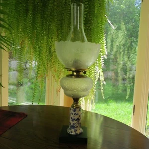 Oil Lamp Blue And White Porcelain Stem Shade Chimney Queen Anne Burner Compete - Picture 1 of 12