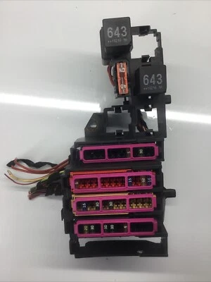 2009-2012 AUDI B8 A4 REAR RIGHT TRUNK FUSE BOX POWER DISTRIBUTION 8K0971845A OEM - Imagem 1 de 4