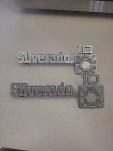 1973-80 Chevrolet Silverado 10 Truck Fender Emblems Pair OEM - Bild 1 von 5