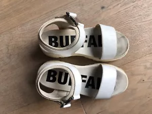 Buffalo Sandalen/Sandaletten Plateau Sohle in Weiß, Gr.36 - Bild 1 von 6