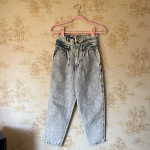 Vintage 80s Street Worn acid wash pocketless pleated high rise jeans 24 - Bild 1 von 8