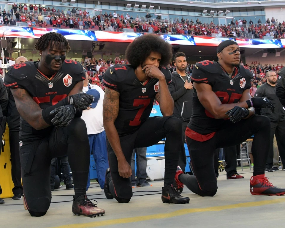 FOTO BRILLANTE COLIN KAEPERNICK 8X10 IMAGEN #7 Foto 1 de 1