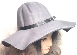 NUEVO Sombrero Fedora Trilby Gris Flojo Negro Hebilla Flora Trilby Talla 57 Verano - Imagen 1 de 4