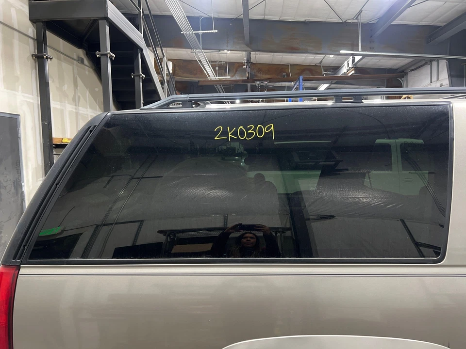 1992 - 1999 Chevy Suburban 2500 Passenger RH Right Quarter Window Glass - Image 1 of 1