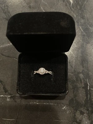 Anillo de compromiso de diamantes KAY Jewelers 0,40 quilates Foto 1 de 4