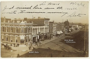 TOLLE ERHÖHTE ANSICHT AUF DIE HAUPTSTRASSE: LeMARS, IOWA: (1906) - Bild 1 von 5