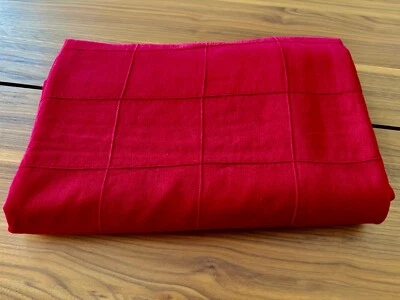 Toalha de mesa Crate and Barrel Vermillion cetim vermelho férias 60" X 90" - Imagem 1 de 4