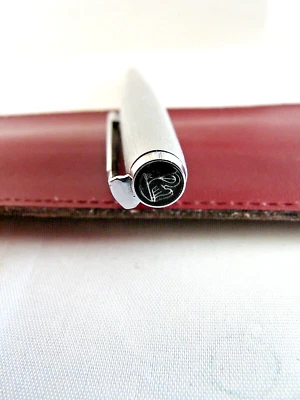 Pelikan Kugelschreiber Silvexa 28 strichmattiert mit Lederetui # (806) - Bild 1 von 4