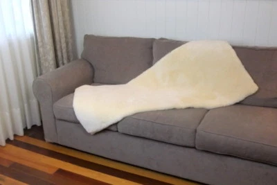 Alfombra de placa de piel de oveja marfil tiro grande corredor cama silla piso piel de cordero 60x140 cm Foto 1 de 4