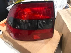 STOP FANALE POSTERIORE SINISTRO OPEL Vectra B Berlina 37370748 (95 99) - Imagen 1 de 3