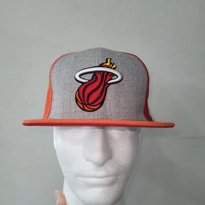 Gorra Miami Heat Snap Back NBA Baloncesto Dos Tonos Gris Naranja Para Hombres New Era Foto 1 de 4