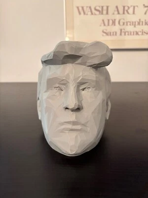 Busto Donald Trump Foto 1 de 4