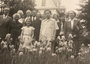 Vintage 1940s Family Men Women Children Boy Girl Fashion Original Photo P11zc3 - Picture 1 of 10