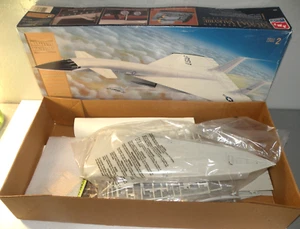 AMT 1/72 North American XB-70A-1 Valkyrie Model Kit New Open Box - Picture 1 of 9