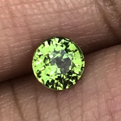 0.63cts 4.8mm Round Lustrous Natural Demantoid Garnet Loose Gemstone - Image 1 of 3