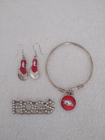 Arkansas Razorbacks JEWELRY Set Of 3, Bracelet, Rhinestone Pin, Earrings Cover