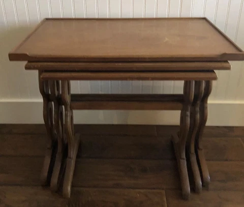 Mid-Century, Henredon, Fine Furniture Set of 3 Nesting Wood Tables Cover