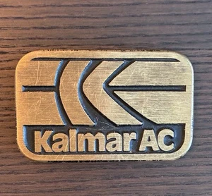 QG21133 *NOS* VINTAGE AÑOS 70 **KALMAR AC** COMPANY HEBILLA DE CINTURÓN DE LATÓN MACIZO - Imagen 1 de 3