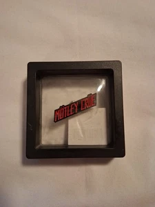 5x Kopfbedeckung Hutnadeln, rot MOTLEY CRUE (ACC01-PIN247-NS) Display Box - Bild 1 von 3