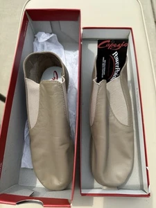CAPEZIO JAZZ SLIP ON DANCE SHOES E Series CG05 WOMEN 7.5 TAN RN 63356 NEW IN BOX - Picture 1 of 4