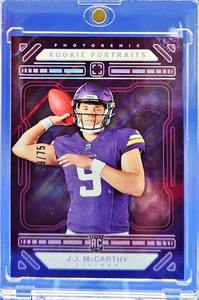 🔵 2024 Panini Photogenic J.J. MCCARTHY Purple /75 Rookie Portraits RC #152 - Bild 1 von 2