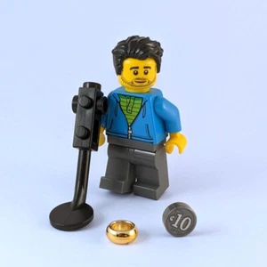 Lego Metal Detector Minifigure with Silver Coin and Gold Ring Accessories - Picture 1 of 4
