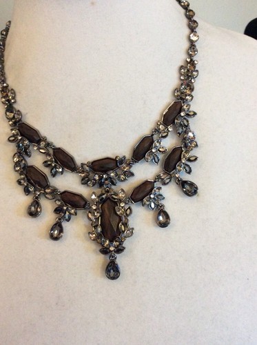 Collana frontale Givenchy tono emitato e legno scuro $395 #182 GN