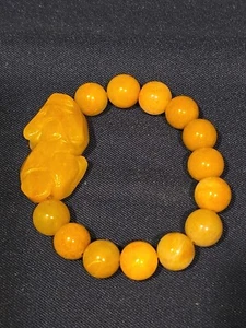 Vintage Brown/yellow or Carmel color Beautiful Jade Bracelet with Carved Animal - Picture 1 of 6