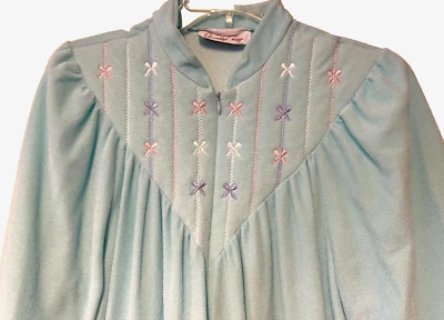 Bata de lana azul larga pequeña vintage Vanity Fair bordada bolsillos con cremallera para mujer Foto 1 de 4