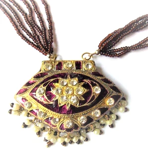 COLLIER PENDENTIF EN LAKH BORDEAUX  AVEC BOUCLES D'OREILLES  REINE MARGOT *** - Picture 1 of 4