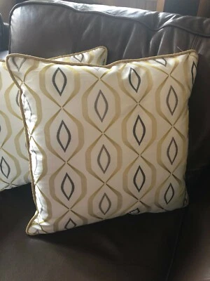 Cushion Cover, Brand new, Handmade, 17" x 17" (to fit a 18" inner) - Image 1 of 4