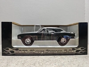 NAPA AUTO 1969 CHEVY CAMARO Z-28 HARDTOP CROWN PREMI GM PRESSOFUSO SCALA 1:24 - Foto 1 di 11