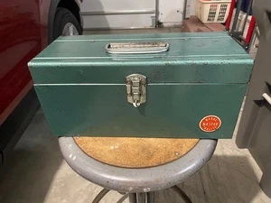 Caja de herramientas de metal vintage Wards calidad mástil 14"x 6,5"x 6" verde - Imagen 1 de 19