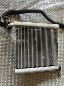 GENUNINE WATER COOLER ENGINE COOLER LAND RANGE ROVER VELAR HK838D048AC - Picture 1 of 3