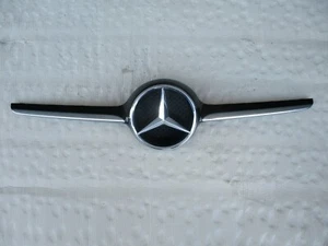A0008880100 MASCHERINA GRIGLIA FREGIO LOGO MERCEDES CLASSE E COUPE W238  - Imagen 1 de 4